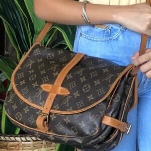 💎✨Authentic✨💎Louis Vuitton Monogram Saumur 30 Crossbody Bag Brown